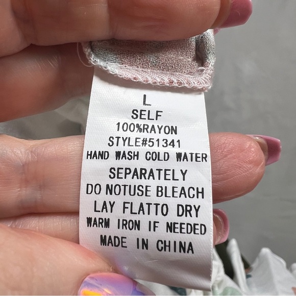 Boutique Romper Floral Ruffle sleeved, size Lg - Picture 5 of 6